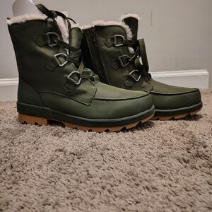 Green Winter Boots with Fur Lining